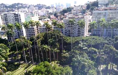 Imagem: O depósito possui 3 Vagas na garagem, 120m² de Área e está