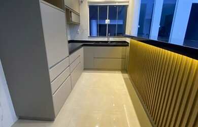 Imagem: A casa à venda possui 3 Dormitórios, 3 Banheiros, 2 Vagas