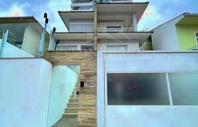 Imagem: A casa possui 3 Dormitórios, 4 Banheiros, 3 Vagas na garagem