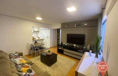 Imagem: O apartamento possui 2 Dormitórios, 1 Banheiro, 2 Vagas na