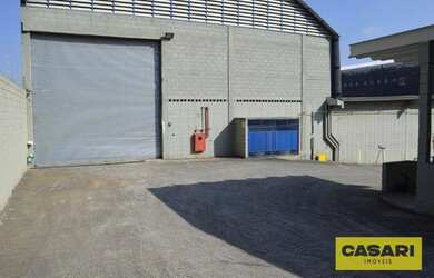 Imagem: O depósito possui 5 Vagas na garagem, 3.531m² de Área e