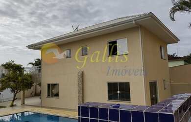 Imagem: A casa possui 4 Dormitórios, 2 Banheiros, 4 Vagas na garagem