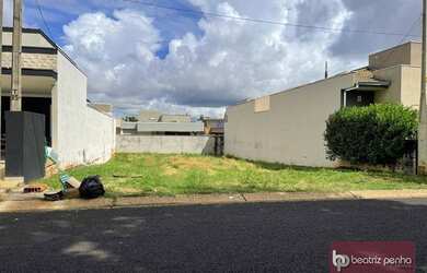 Imagem: O terreno possui 275m² de Área e está localizado em Village