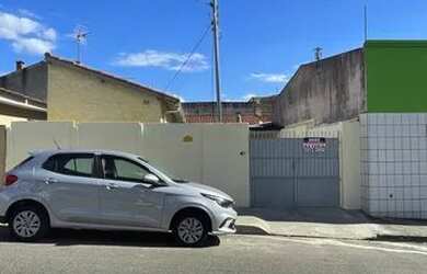 Imagem: A casa possui 1 Dormitório, 1 Banheiro, 4 Vagas na garagem