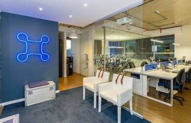 Imagem: O depósito possui 5 Vagas na garagem e 317m² de Área e está