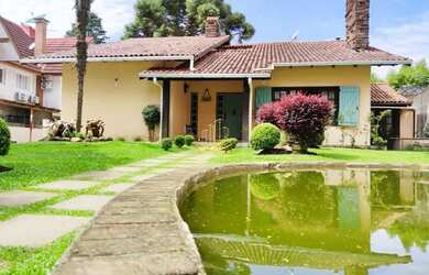 Imagem: A casa possui 4 Dormitórios, 1 Banheiro e 320m² de Área e