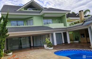 Imagem: A casa em condomínio possui 5 Dormitórios, 5 Banheiros, 3