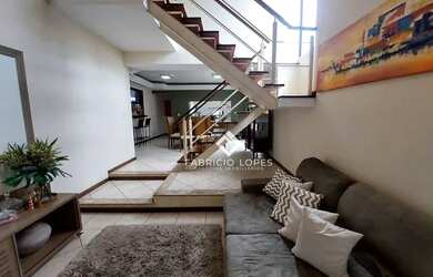 Imagem: A casa possui 3 Dormitórios, 2 Banheiros, 3 Vagas na garagem