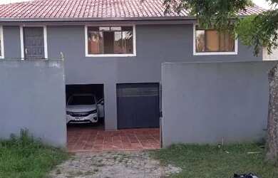 Imagem: A casa possui 4 Dormitórios, 2 Banheiros, 2 Vagas na garagem