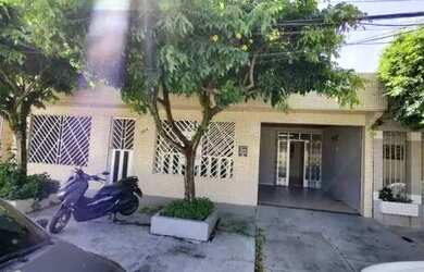 Imagem: A casa possui 3 Dormitórios, 3 Banheiros, 2 Vagas na garagem