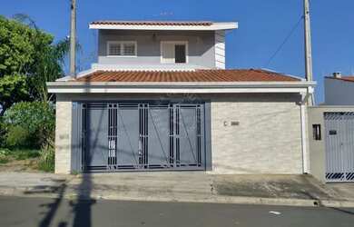 Imagem: A casa para alugar possui 3 Dormitórios, 3 Banheiros, 3 Vagas