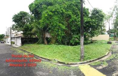 Imagem: O terreno possui 420m² de Área e está localizado em Aleixo