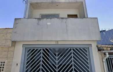 Imagem: A casa possui 2 Dormitórios, 2 Banheiros, 1 Vaga na garagem