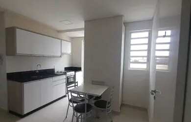 Imagem: O apartamento possui 1 Dormitório, 1 Banheiro, 1 Vaga na garagem