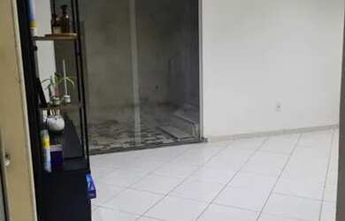 Imagem: A casae possui 2 Dormitórios, 1 Banheiro, 1 Vaga na garagem