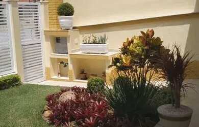 Imagem: A casa possui 3 Dormitórios, 3 Banheiros, 4 Vagas na garagem