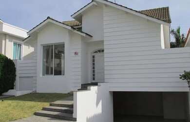 Imagem: A casa em condomínio possui 4 Dormitórios, 4 Banheiros, 3