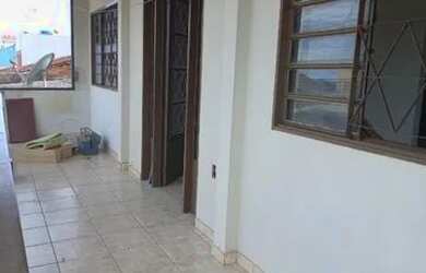 Imagem: A casa possui 2 Dormitórios, 2 Banheiros e está localizado