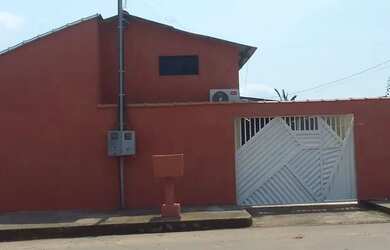 Imagem: A casa possui 2 Dormitórios, 1 Banheiro e 2 Vagas na garagem