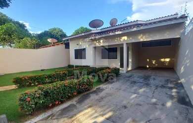 Imagem: A casa possui 3 Dormitórios, 2 Banheiros, 2 Vagas na garagem