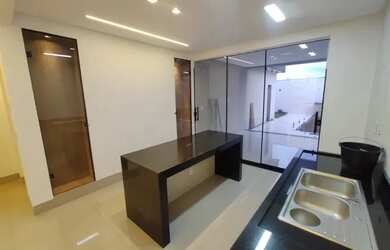 Imagem 7: Casa de alto padrão a venda no Jardim Balneário Meia Ponte, possui 360m² de lote e 185m² c