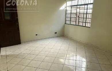 Imagem: A casa possui 2 Dormitórios, 2 Banheiros, 2 Vagas na garagem