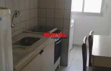 Imagem: O apartamento possui 1 Dormitório, 1 Banheiro, 1 Vaga na garagem