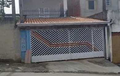 Imagem: A casa possui 3 Dormitórios, 3 Banheiros, 2 Vagas na garagem