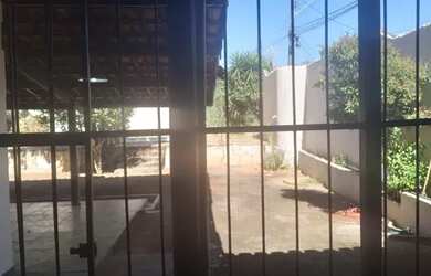 Imagem: A casa para alugar possui 4 Dormitórios, 4 Banheiros e 430m²