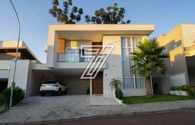 Imagem: A casa em condomínio possui 4 Dormitórios, 4 Banheiros, 4