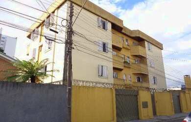 Imagem: O apartamento possui 3 Dormitórios, 1 Banheiro, 2 Vagas na