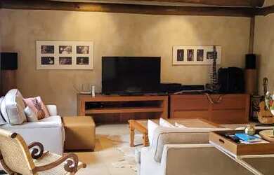 Imagem: A casa possui 3 Dormitórios, 1 Banheiro, 250m² de Área e