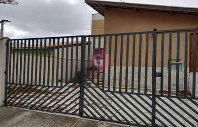 Imagem: A casa possui 3 Dormitórios, 1 Banheiro, 2 Vagas na garagem