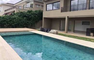 Imagem: A casa em condomínio possui 4 Dormitórios, 5 Banheiros, 3