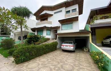 Imagem: A casa em condomínio possui 4 Dormitórios, 5 Banheiros, 4