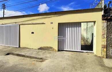 Imagem: A casa possui 2 Dormitórios, 1 Banheiro, 1 Vaga na garagem