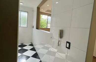 Imagem: O apartamento possui 2 Dormitórios, 1 Banheiro, 1 Vaga na garagem