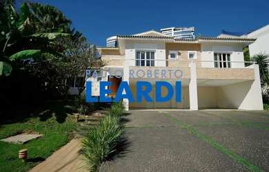 Imagem: A casa em condomínio possui 4 Dormitórios, 5 Banheiros, 5