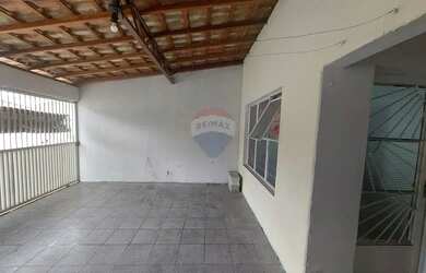 Imagem: A casa possui 3 Dormitórios, 2 Banheiros, 2 Vagas na garagem