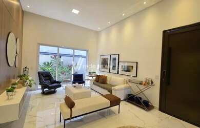 Imagem: A casa em condomínio possui 3 Dormitórios, 5 Banheiros, 4