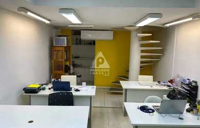 Imagem: O depósito possui 1 Vaga na garagem, 43m² de Área e está