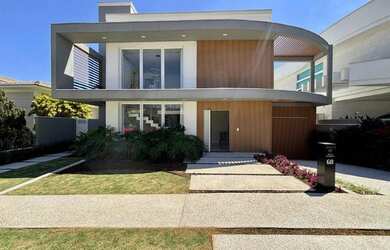 Imagem: A casa para alugar possui 5 Dormitórios, 5 Banheiros, 4 Vagas