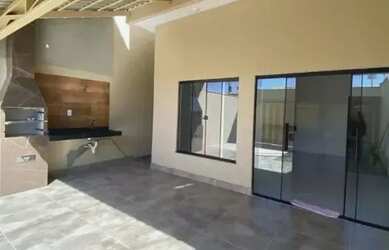 Imagem: A casa possui 3 Dormitórios, 2 Banheiros, 1 Vaga na garagem