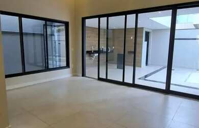 Imagem 7: Casa à Venda com 3 Suítes, Piscina e Espaço Gourmet no Condomínio Giverny!