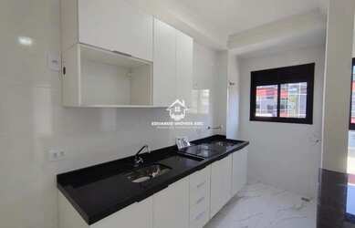 Imagem: O apartamento possui 1 Dormitório, 1 Banheiro, 1 Vaga na garagem