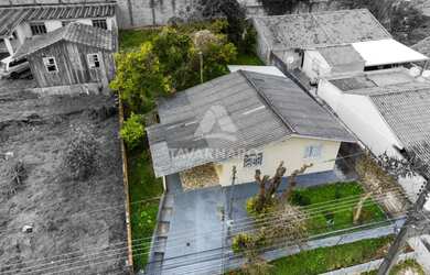 Imagem: A casa possui 3 Dormitórios, 1 Banheiro, 2 Vagas na garagem