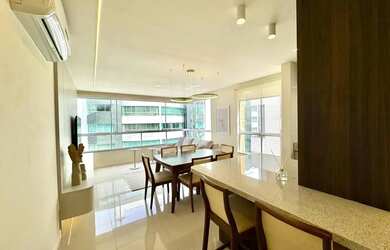 Imagem 3: 3 dormitórios mobiliado e decorado com sacada de frente na Zona Nova...