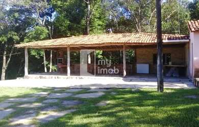 Imagem: A fazenda possui 200m² de Área e está localizado em Pirenópolis