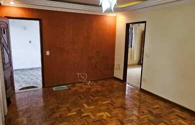 Imagem: A casa à venda possui 4 Dormitórios, 2 Banheiros, 4 Vagas