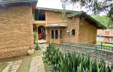 Imagem: A casa em condomínio possui 5 Dormitórios, 5 Banheiros, 2